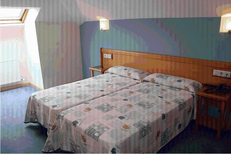 Hotel La Guindal Ариондас Стая снимка